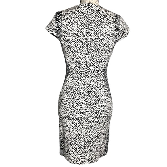 Diane Von Furstenberg dress short sleeve animal print black white women’s size 2 - Picture 11 of 11